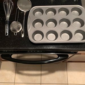 Muffin cake cups,whisk,colander kitchen tools